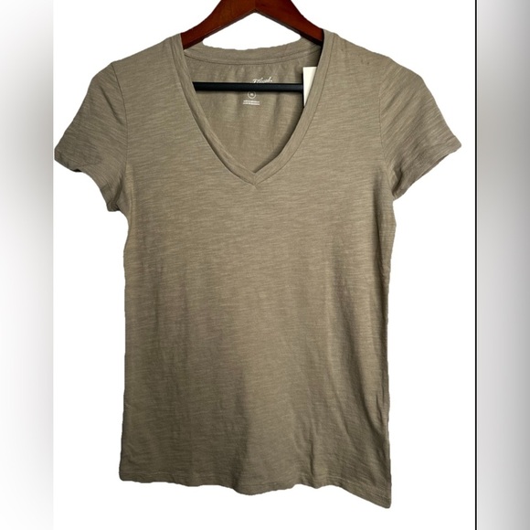 Universal Thread T-Shirt Women  Short Sleeve V Neck Basic Tee choose size - Picture 1 of 12